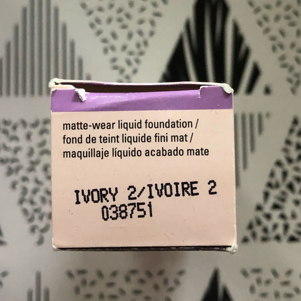 BNIB Mary Kay Matte-Wear Foundation - Picture 2 of 4